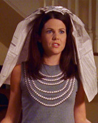 Gilmore Girls, S02E02: Hammers and Veils